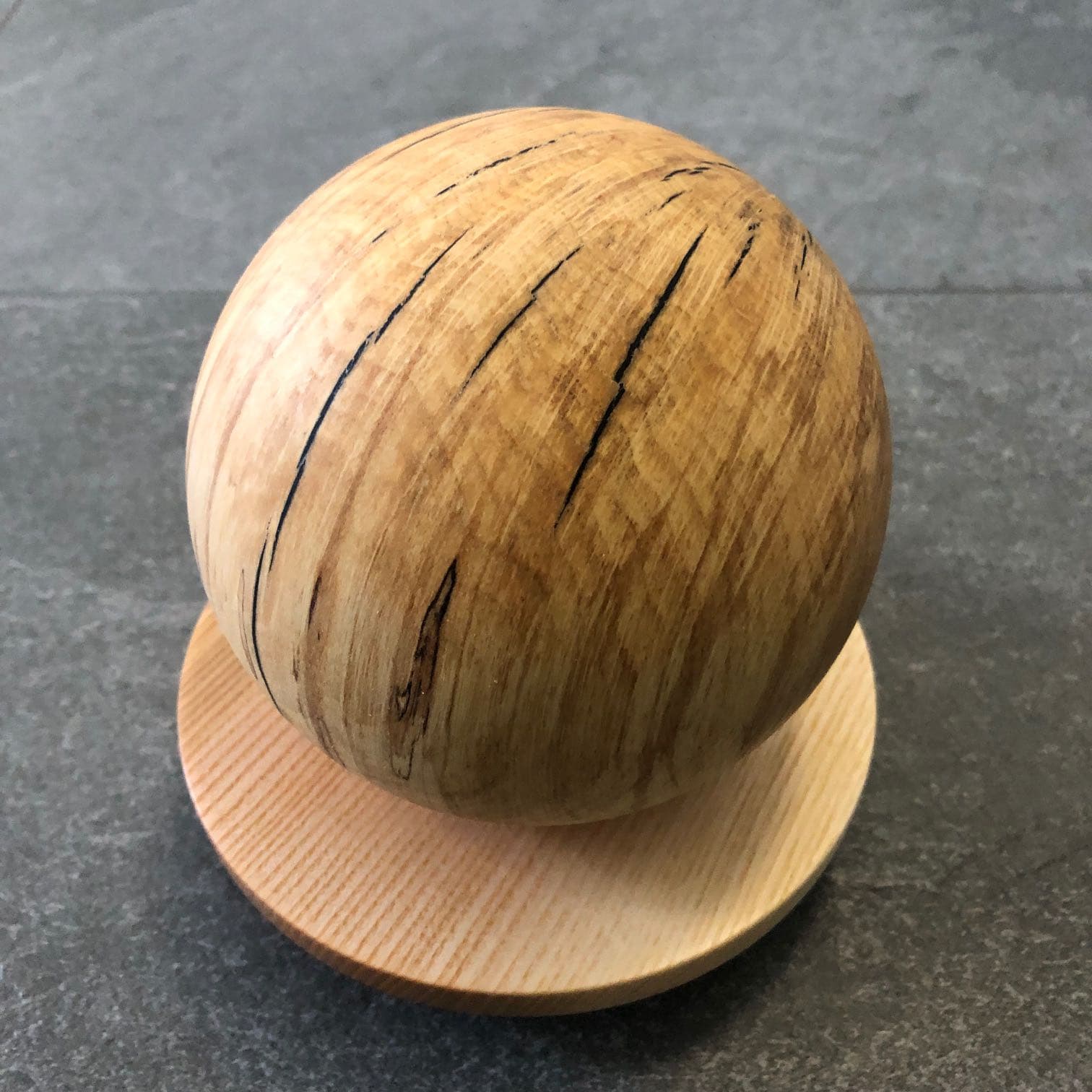 Kugel auf Teller — Bild 2