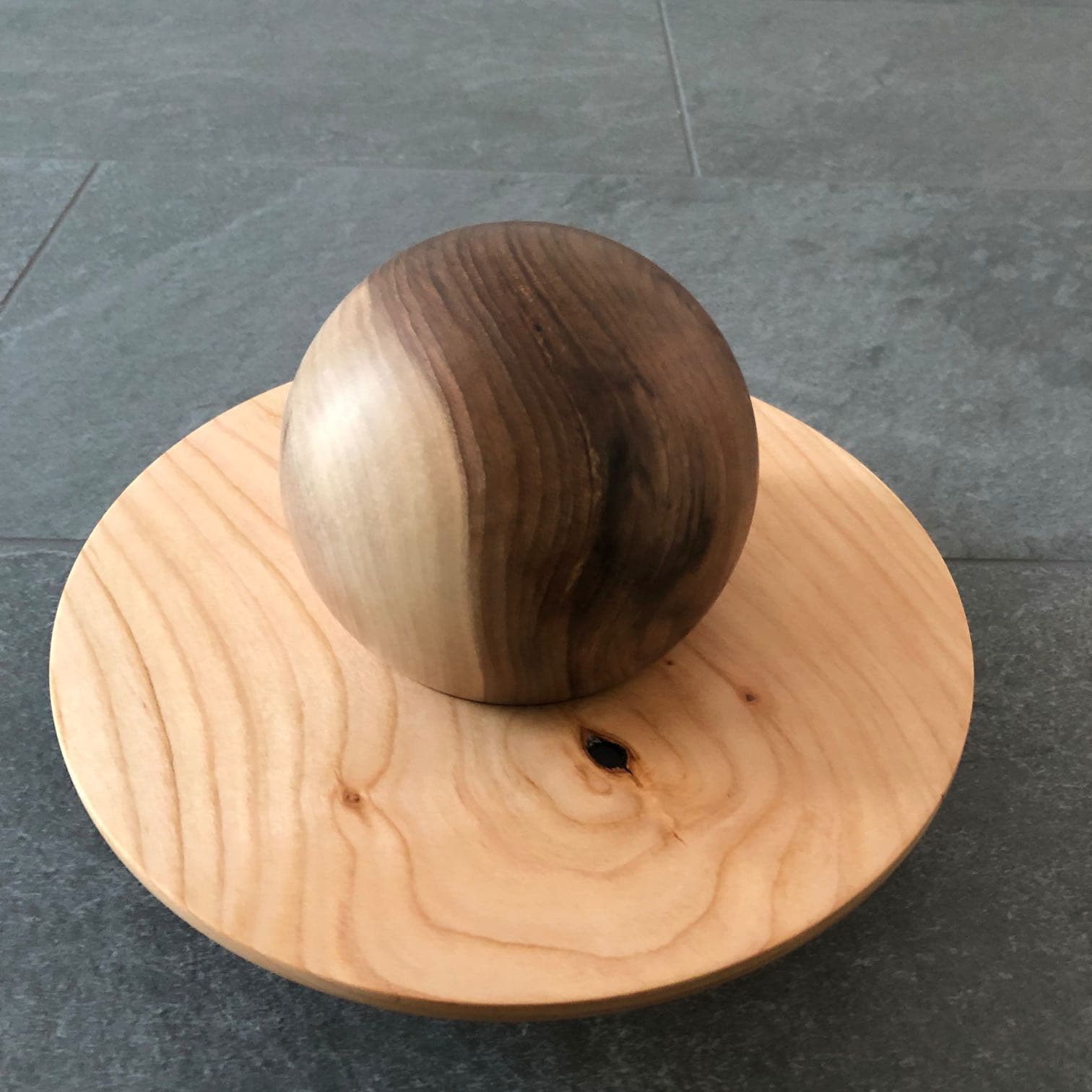 Teller mit Kugel