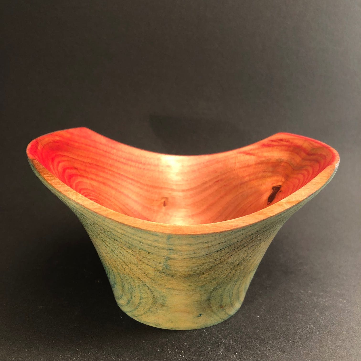Vase gefärbt