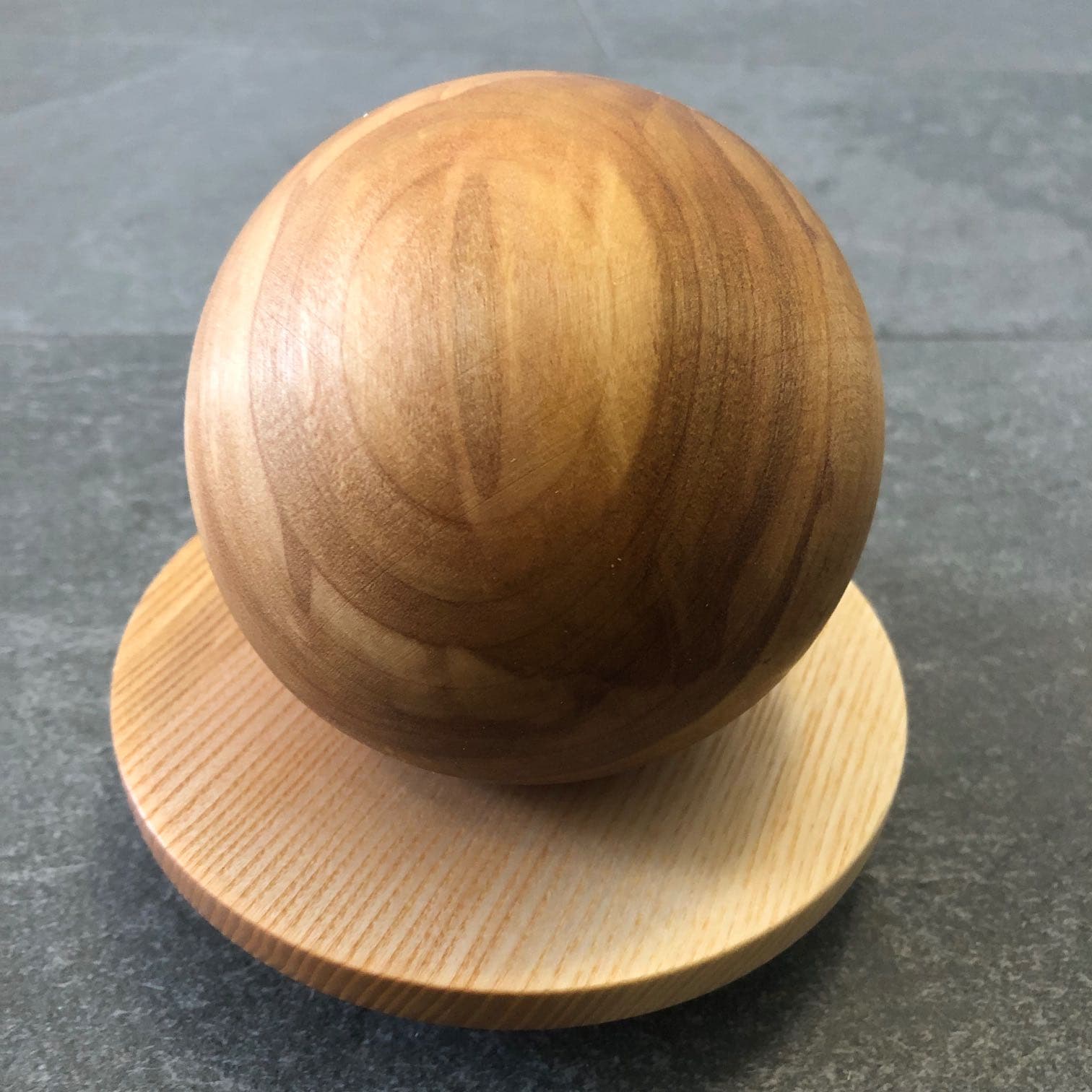 Kugel auf Teller — Bild 3